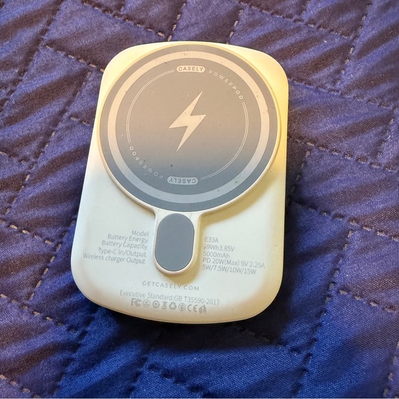 Casely PowerPod Magnetic Wireless Charger - Gray - Picture 4 of 4